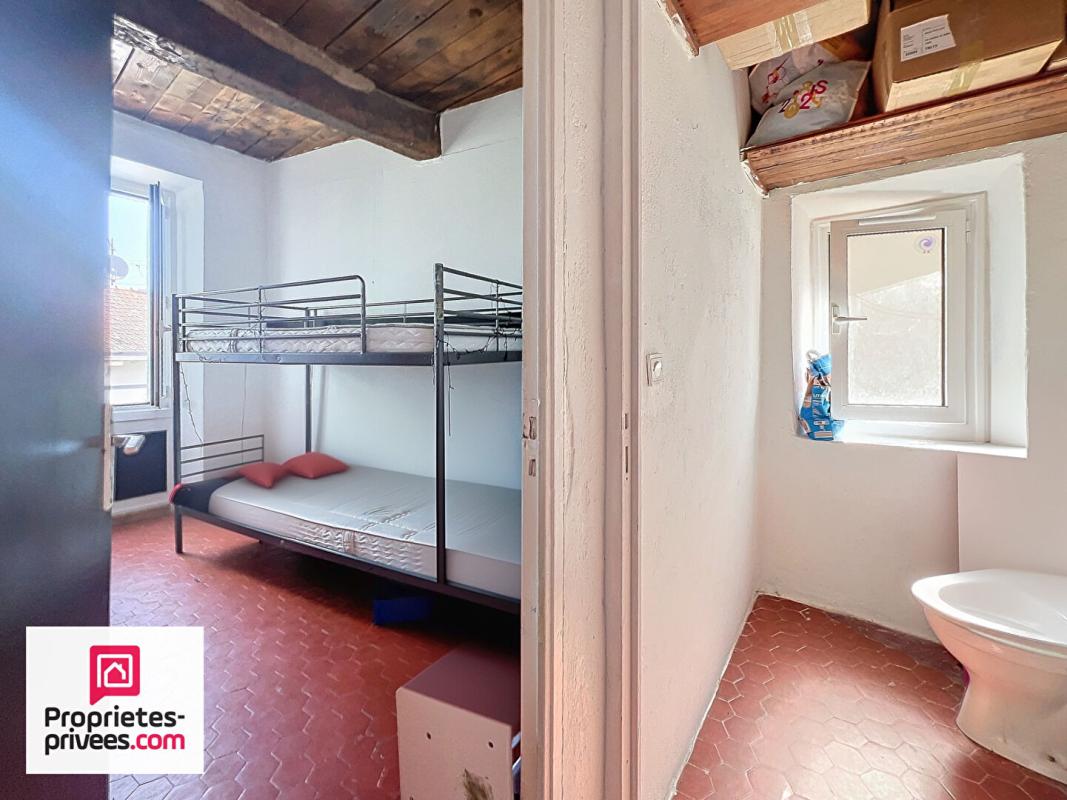 RIANS RIANS IMMEUBLE AVEC 4 LOGEMENTS +  LOCAL LOUES 7