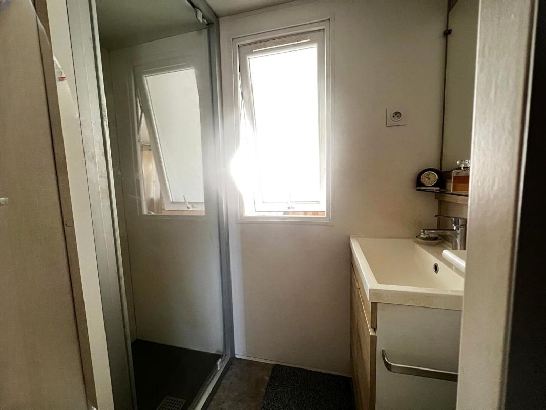 ROCBARON Terrain de Loisir avec Mobile-Home 13