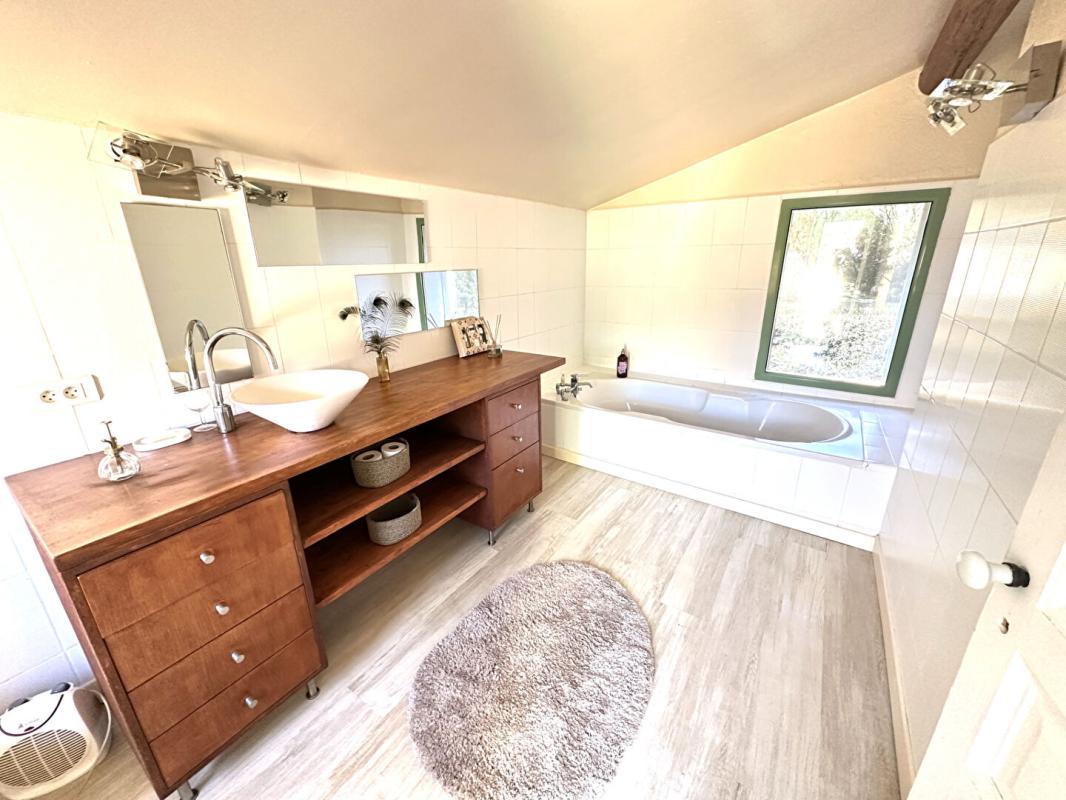 GRANS Domaine d'exception à Grans 12