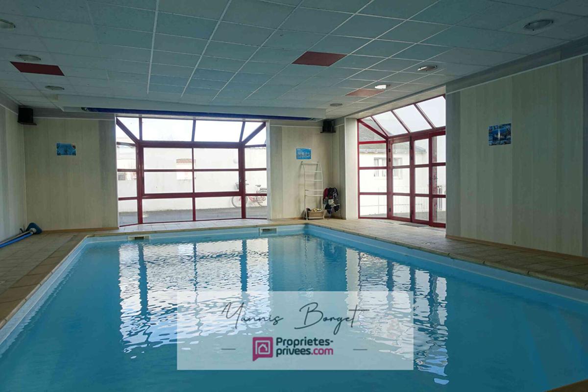 LES BROUZILS Ensemble immobilier avec logement indépendant, PISCINE et dépendance 1