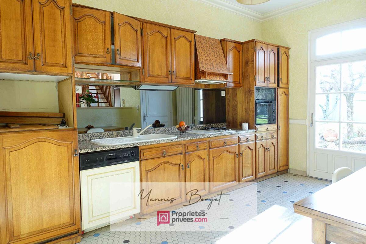 LES BROUZILS Ensemble immobilier avec logement indépendant, PISCINE et dépendance 10