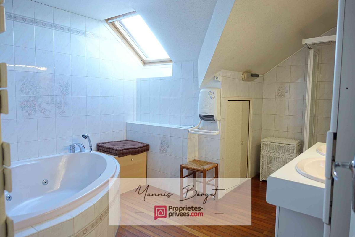 LES BROUZILS Ensemble immobilier avec logement indépendant, PISCINE et dépendance 14