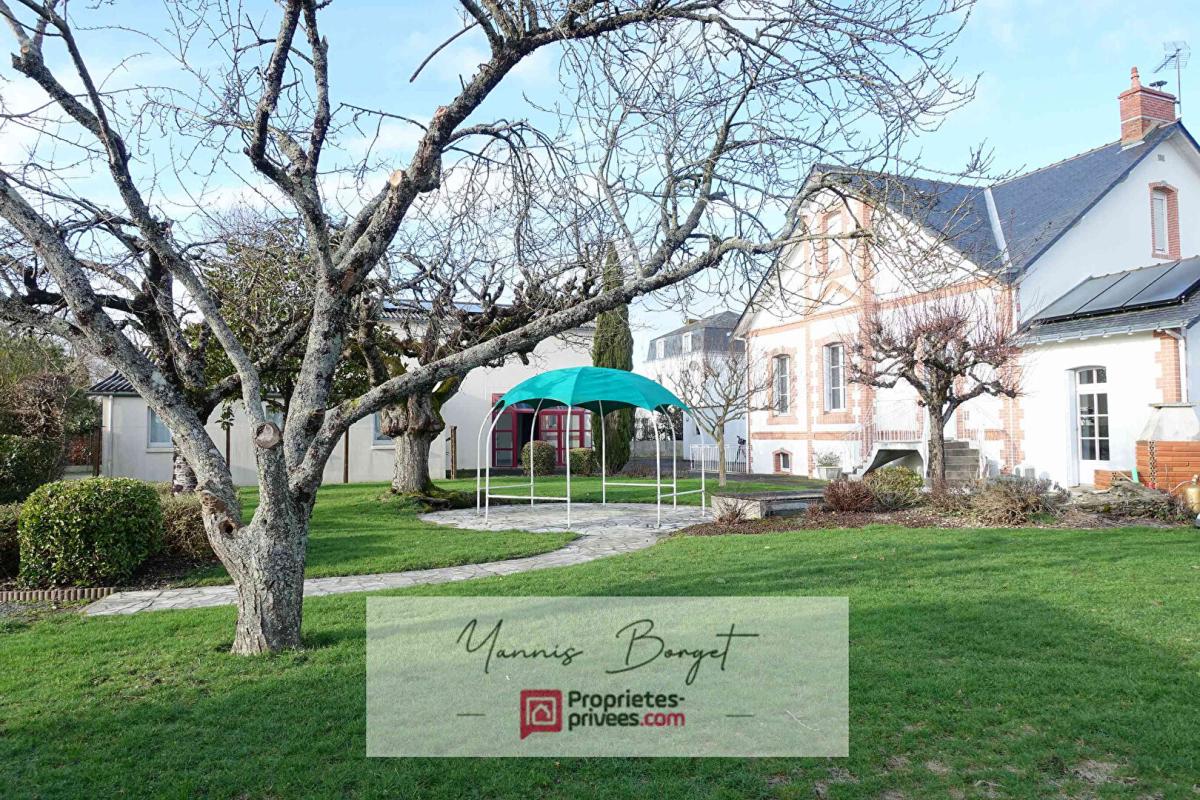 LES BROUZILS Ensemble immobilier avec logement indépendant, PISCINE et dépendance 2