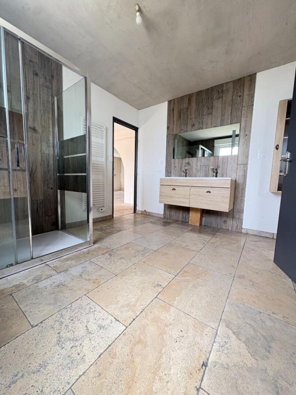 LOIRE Maison avec fort potentiel , sous-sol complet et 1 800 m² de terrain constructible 10