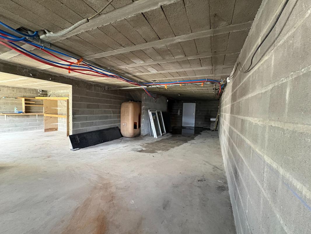 LOIRE Maison avec fort potentiel , sous-sol complet et 1 800 m² de terrain constructible 16