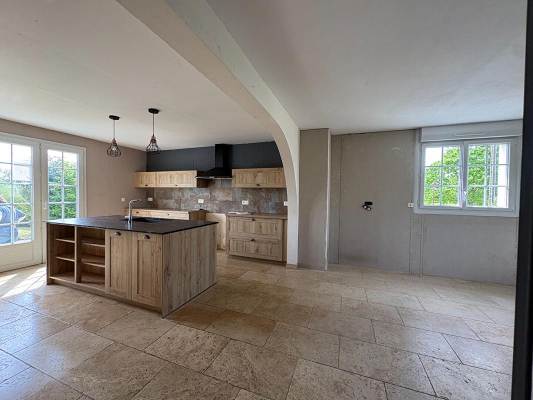 LOIRE Maison avec fort potentiel , sous-sol complet et 1 800 m² de terrain constructible 6