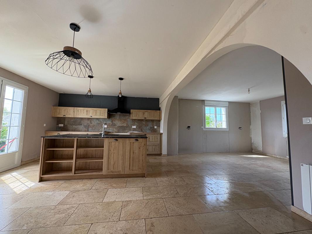 LOIRE Maison avec fort potentiel , sous-sol complet et 1 800 m² de terrain constructible 8