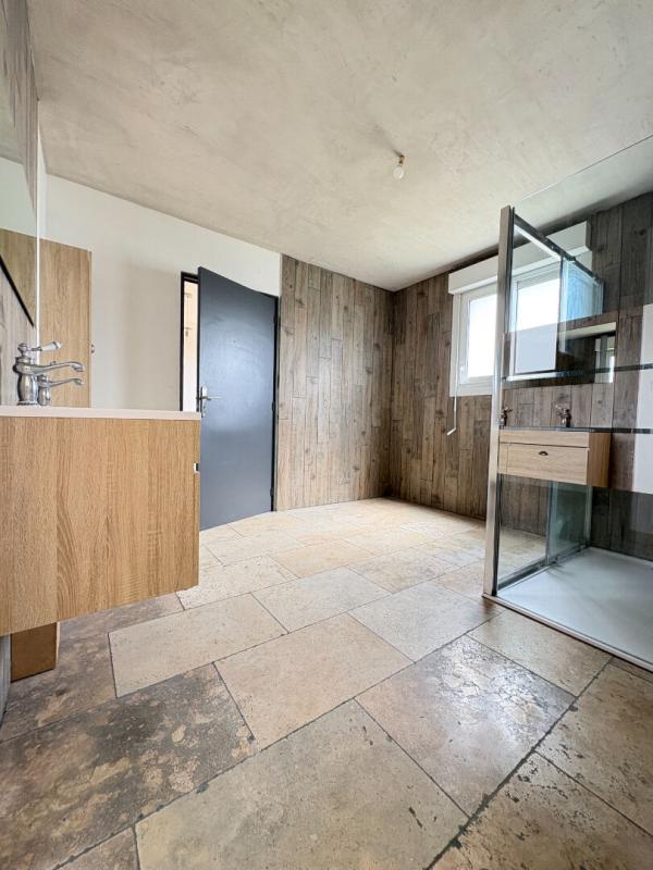 LOIRE Maison avec fort potentiel , sous-sol complet et 1 800 m² de terrain constructible 9