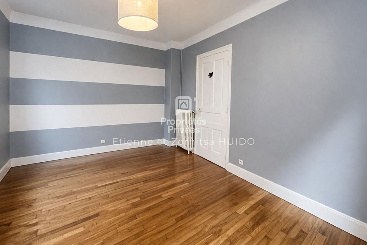 VATAN Maison 5 pièces de centre ville 10