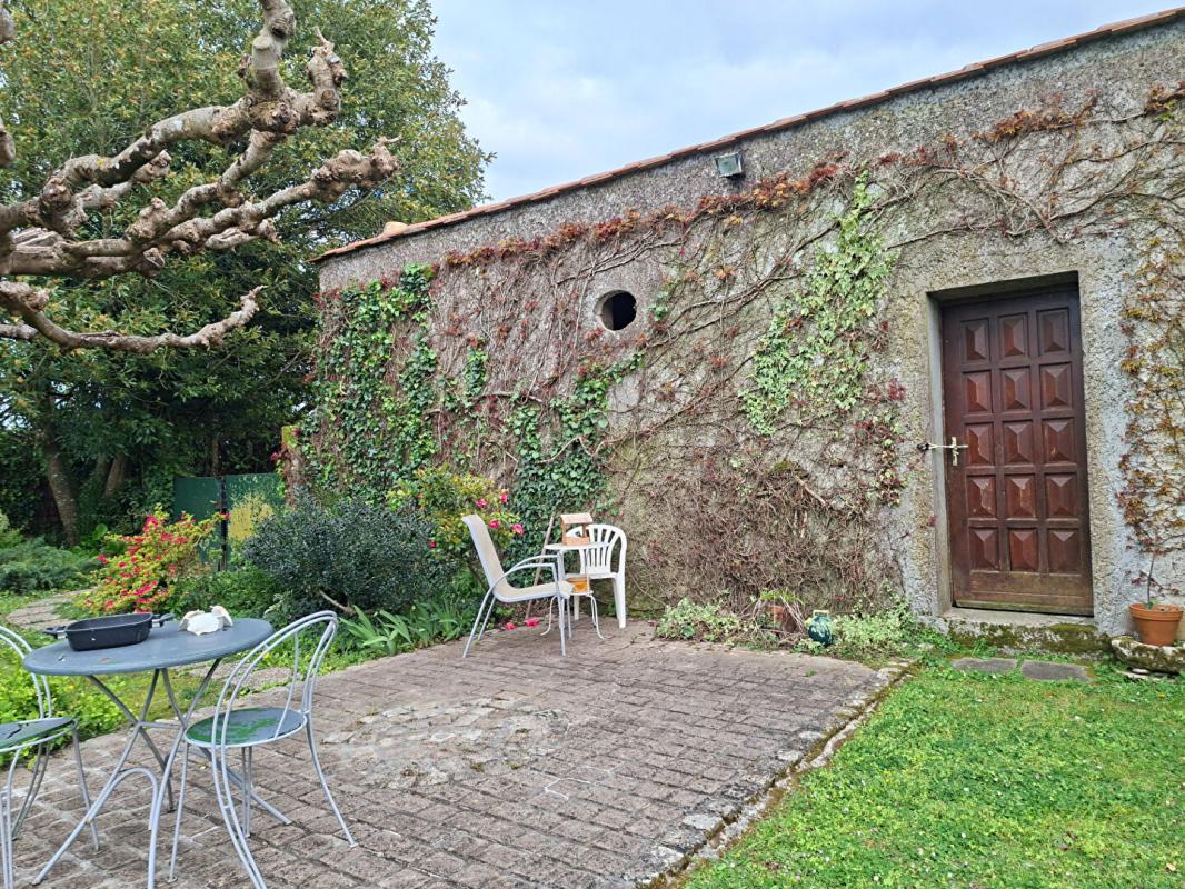 SAINT-ESTEPHE Belle Maison de village pierre à SAINT-Estèphe Médoc 6 pièce(s) 120 m2 10