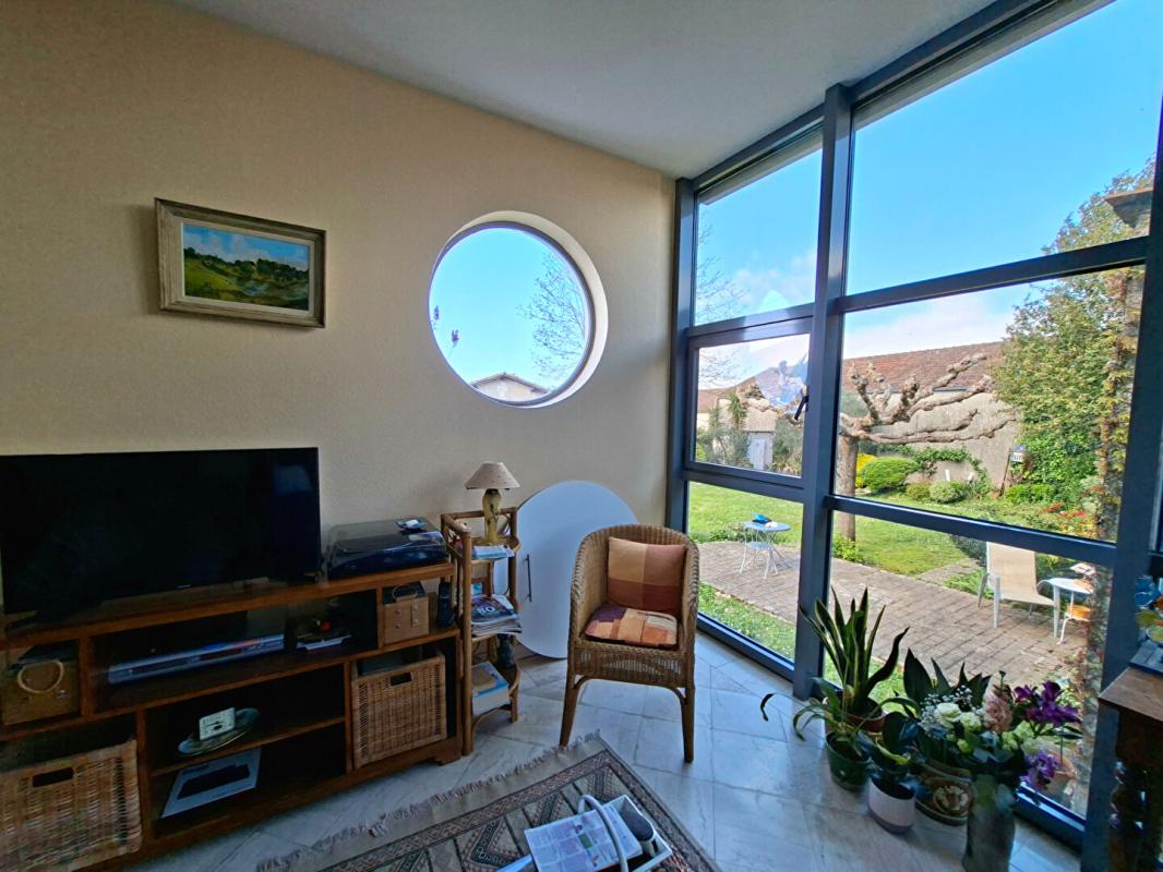 SAINT-ESTEPHE Belle Maison de village pierre à SAINT-Estèphe Médoc 6 pièce(s) 120 m2 2