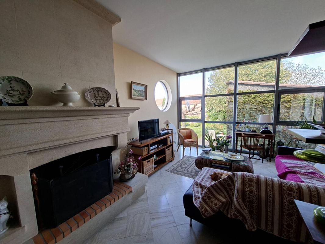 SAINT-ESTEPHE Belle Maison de village pierre à SAINT-Estèphe Médoc 6 pièce(s) 120 m2 4