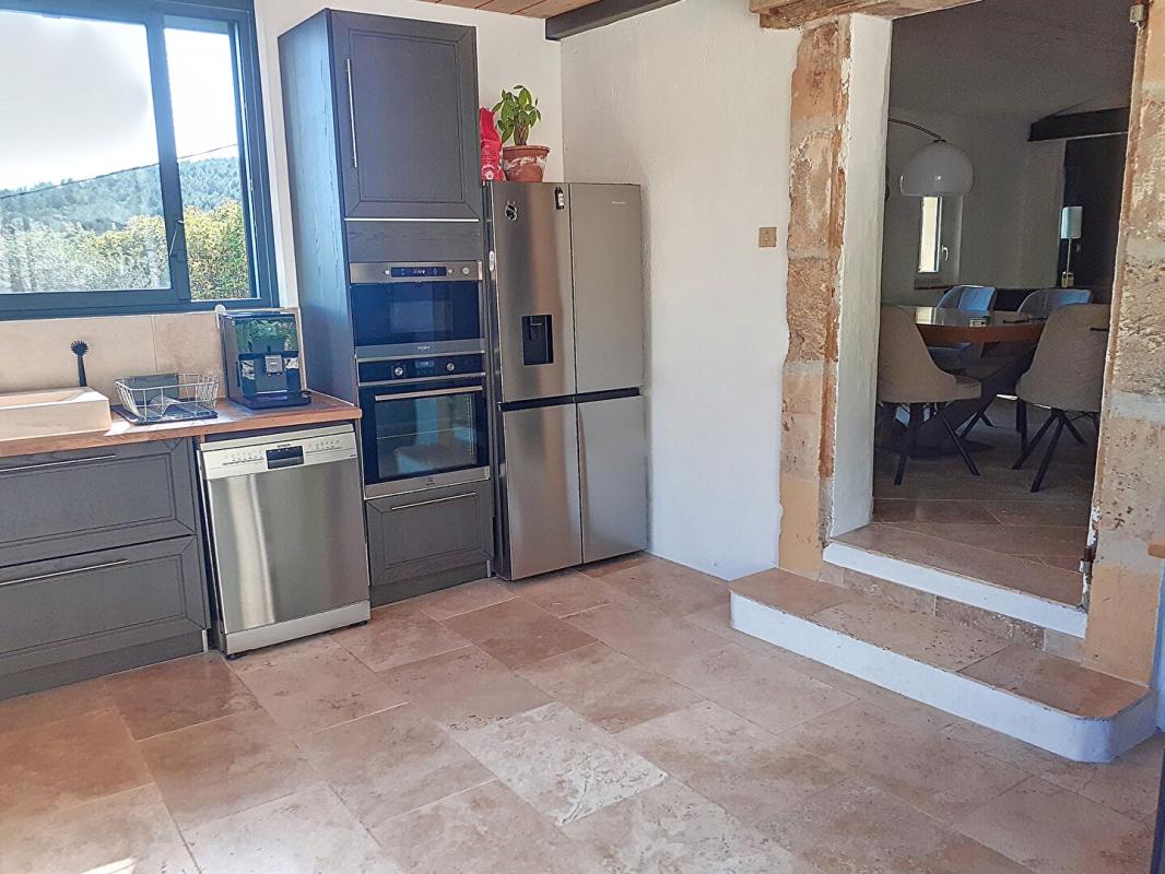 LA ROQUEBRUSSANNE Villa de 144 m2 sur terrain de 5689m² avec vue exceptionnelle et piscine - La Roquebrussanne 7