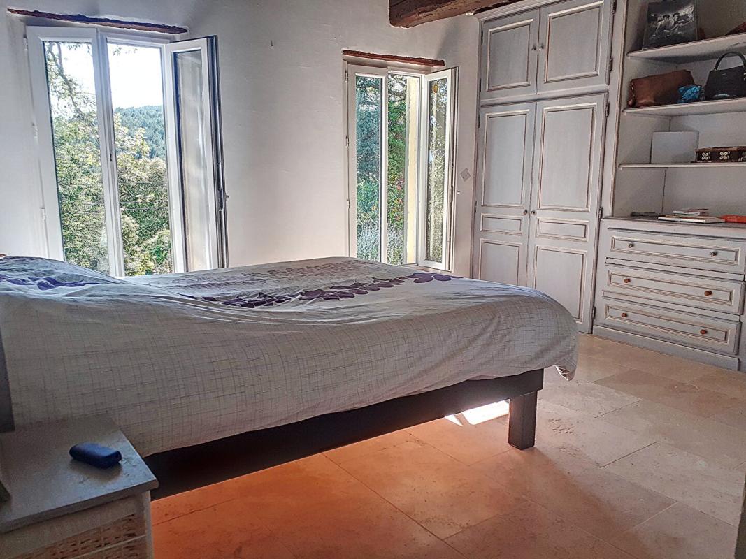 LA ROQUEBRUSSANNE Villa de 144 m2 sur terrain de 5689m² avec vue exceptionnelle et piscine - La Roquebrussanne 9