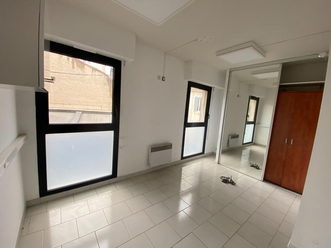 SALON-DE-PROVENCE SALON DE PROVENCE - Bureaux  centre ville 3