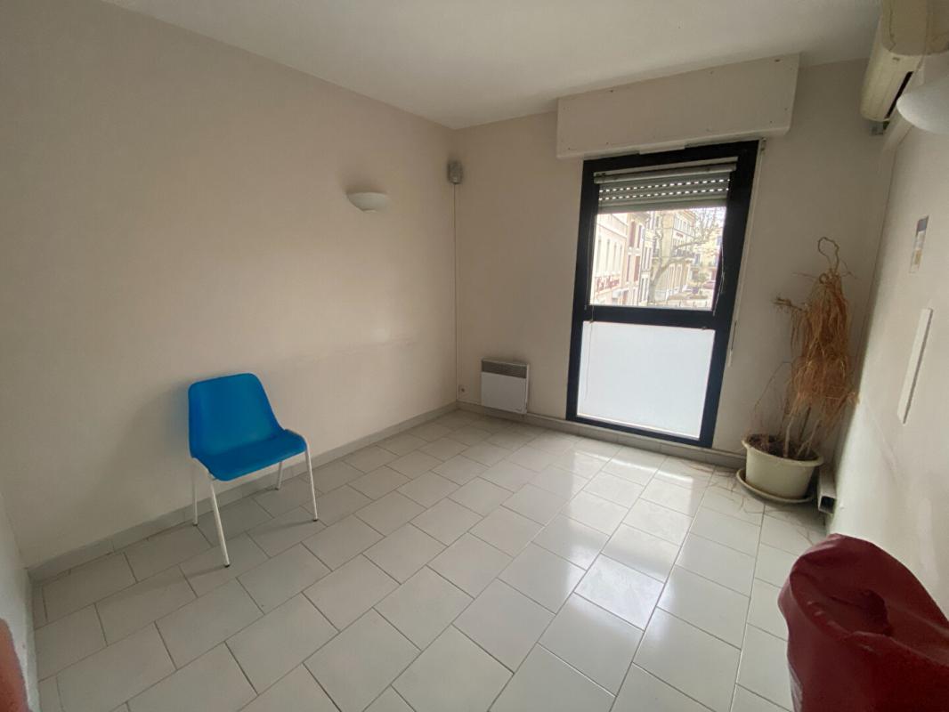 SALON-DE-PROVENCE SALON DE PROVENCE - Bureaux  centre ville 5