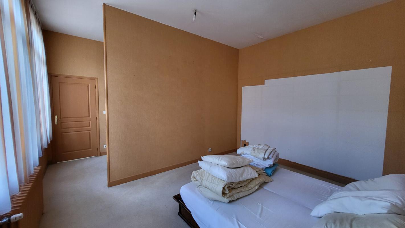 SAINT-QUENTIN CHARMANTE MAISON HYPER CENTRE AVEC  EXERIEUR ET GARAGE 10