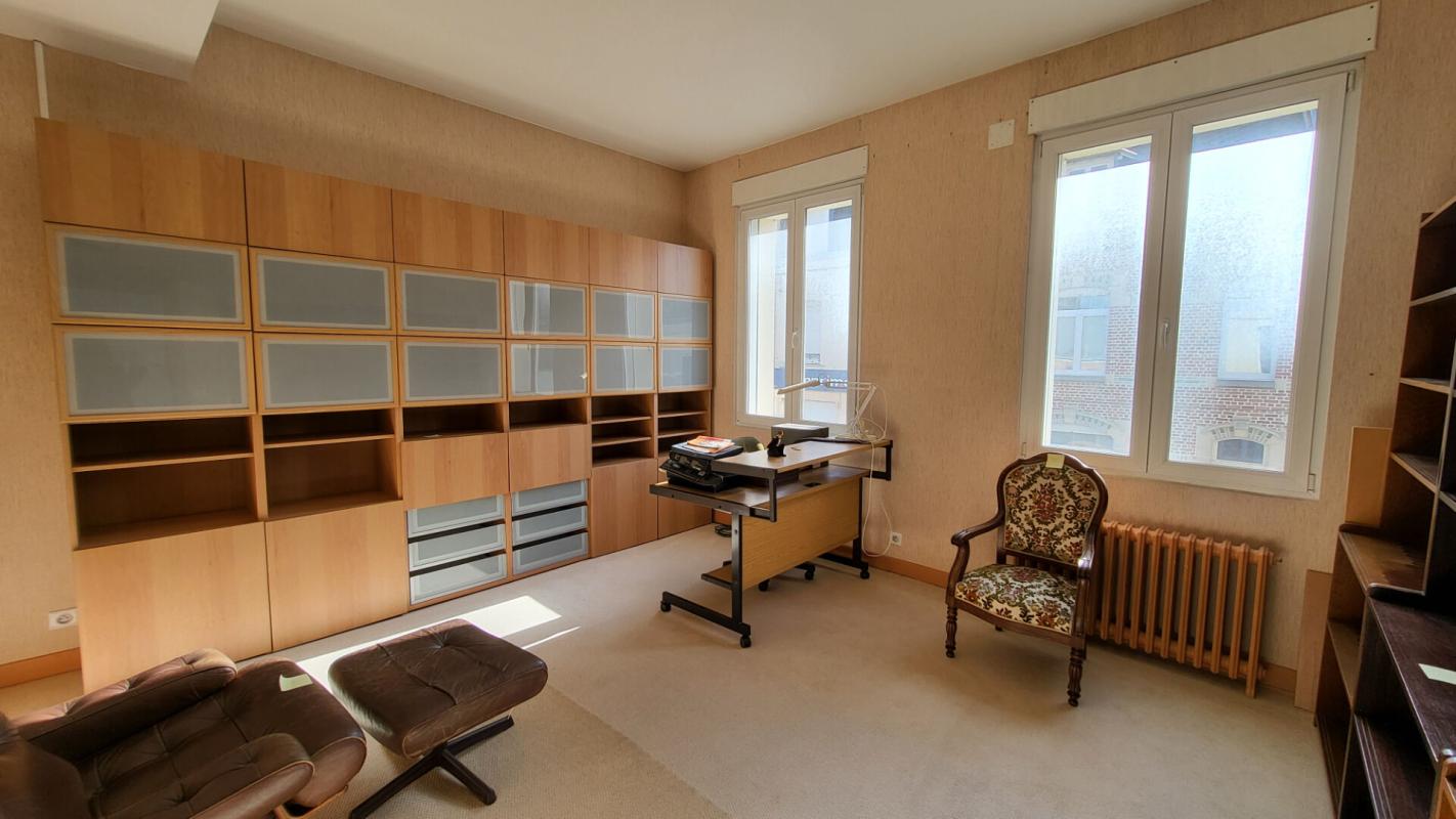 SAINT-QUENTIN CHARMANTE MAISON HYPER CENTRE AVEC  EXERIEUR ET GARAGE 11