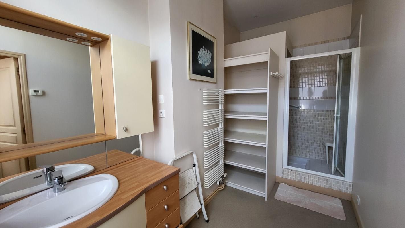 SAINT-QUENTIN CHARMANTE MAISON HYPER CENTRE AVEC  EXERIEUR ET GARAGE 12