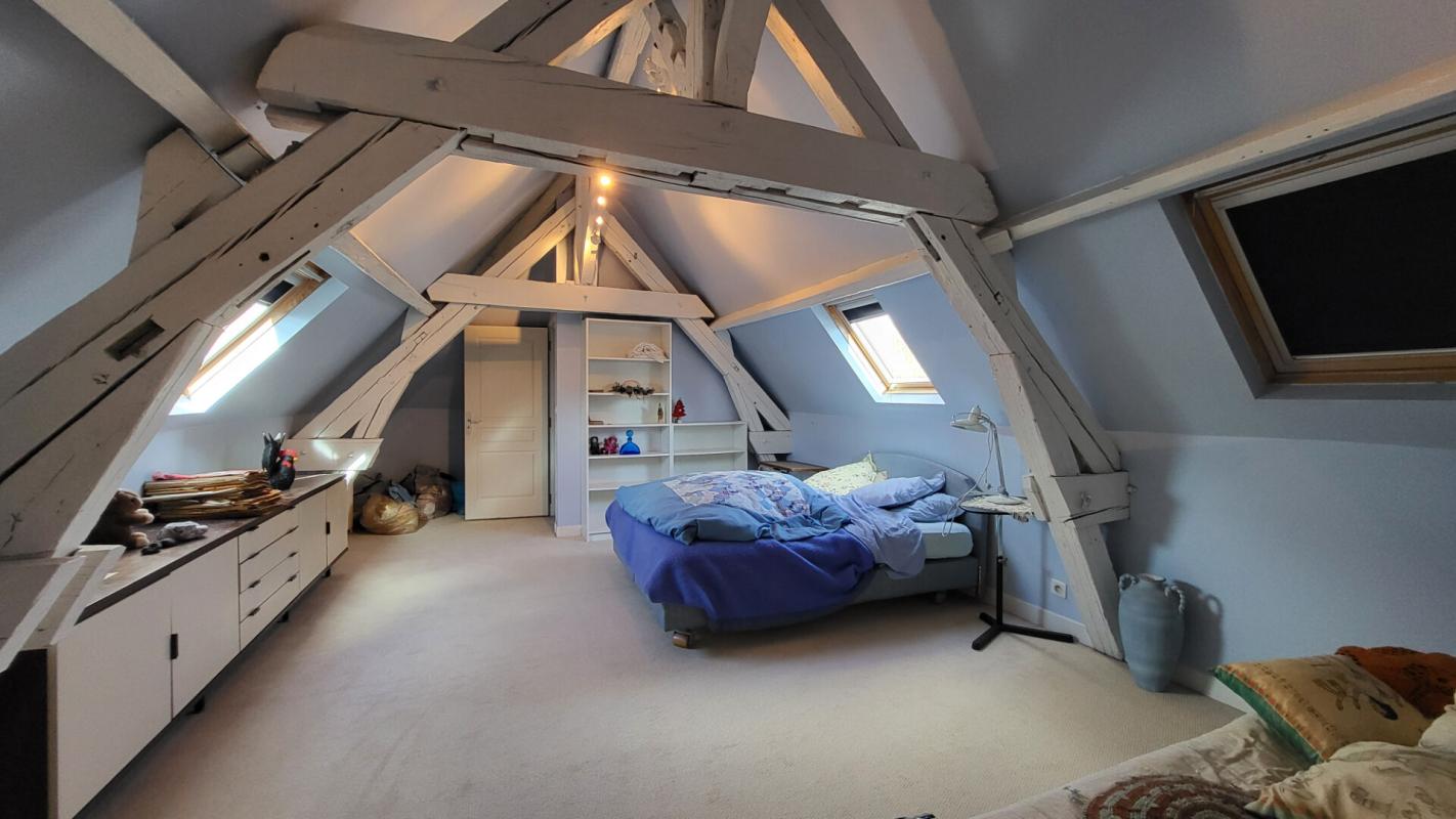 SAINT-QUENTIN CHARMANTE MAISON HYPER CENTRE AVEC  EXERIEUR ET GARAGE 13