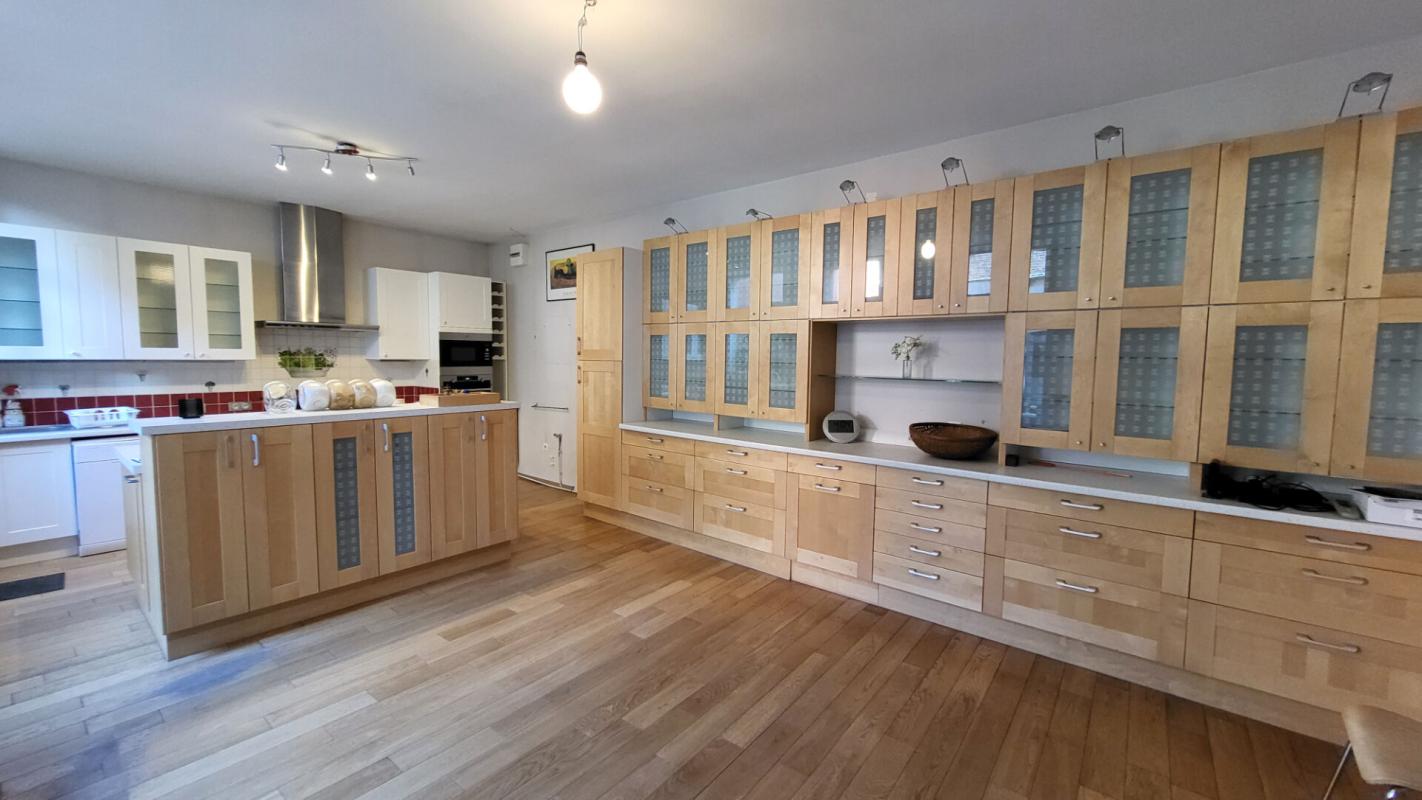 SAINT-QUENTIN CHARMANTE MAISON HYPER CENTRE AVEC  EXERIEUR ET GARAGE 3