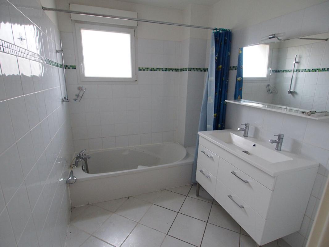 FENAY Maison familiale 5 chs 10