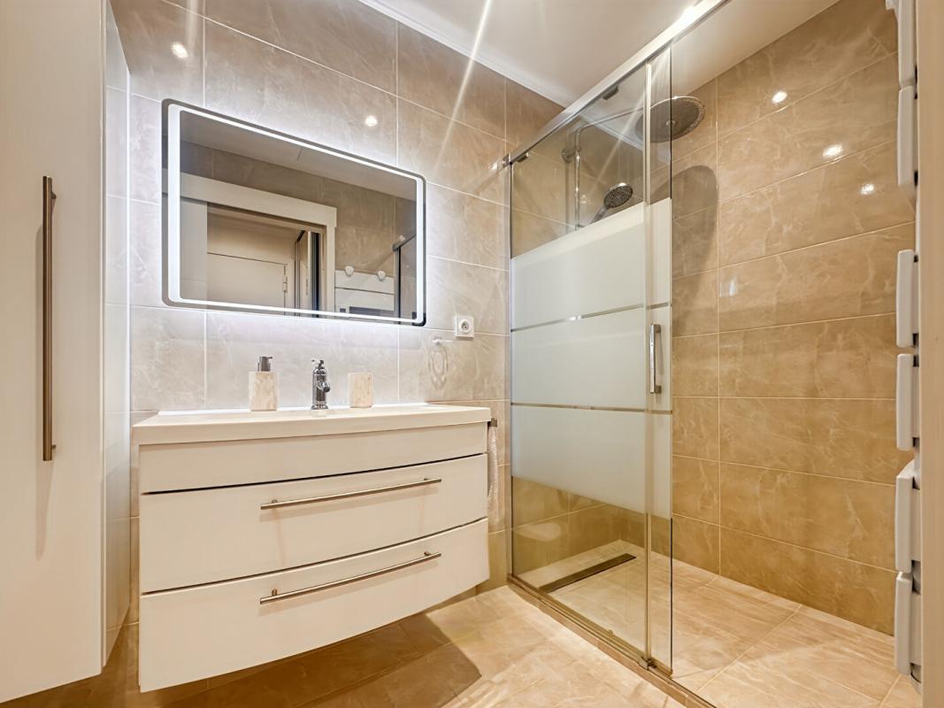 NICE NICE CIMIEZ - Appartement Nice 3 pièces de 73 m2 + GARAGE 12