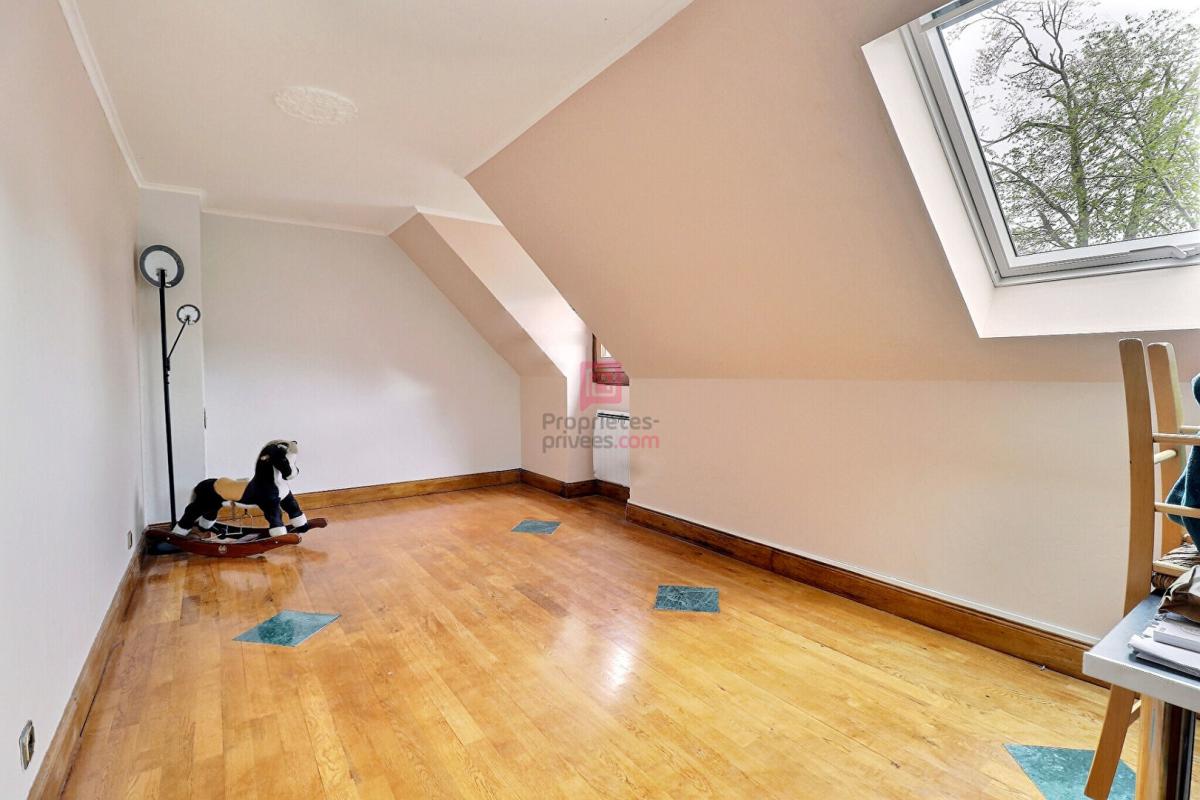 BRETIGNY-SUR-ORGE Maison Bretigny Sur Orge 7 pièces 176 m2 12