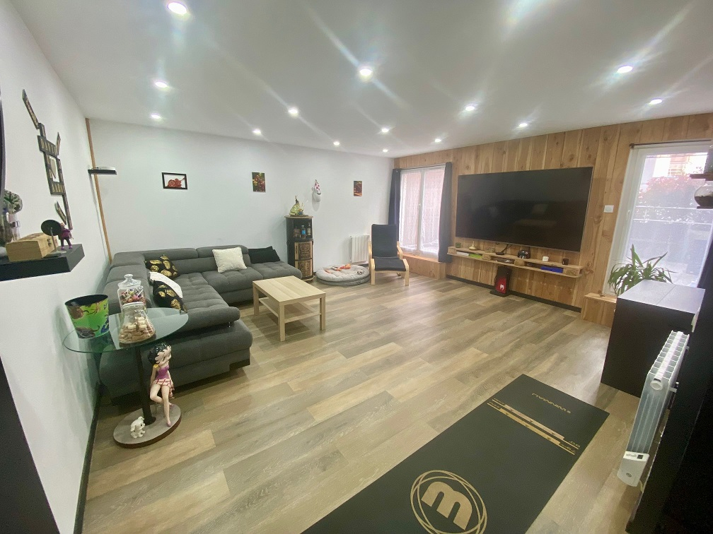 CHAMPS-SUR-MARNE Appartement Champs Sur Marne 3 pièce(s) 83 m2 1