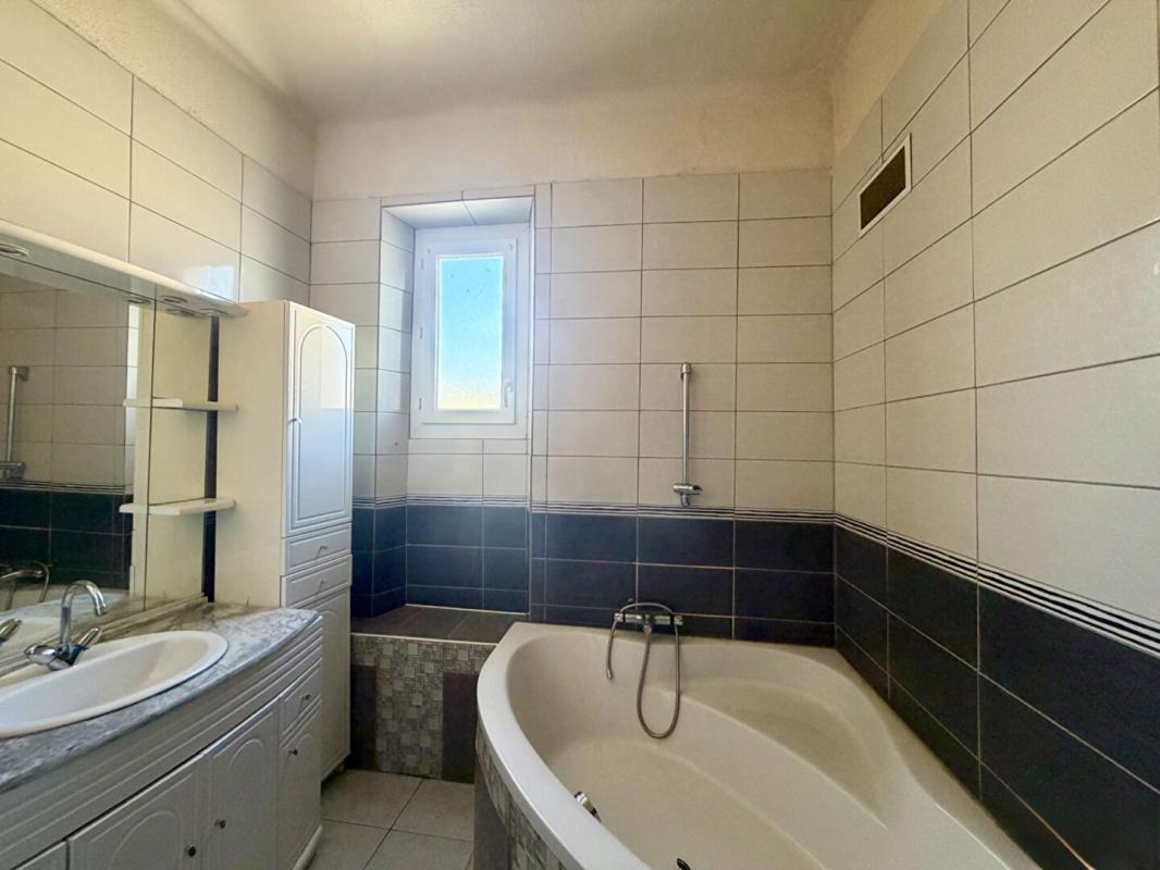 SAINT-AMBROIX Spacieuse maison avec grand terrain et double étage - Molières-sur-cèze 8