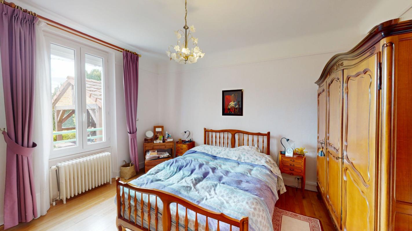 FOECY Maison Foecy  : 140 m² - 6 pièces - 4 chambres - 11