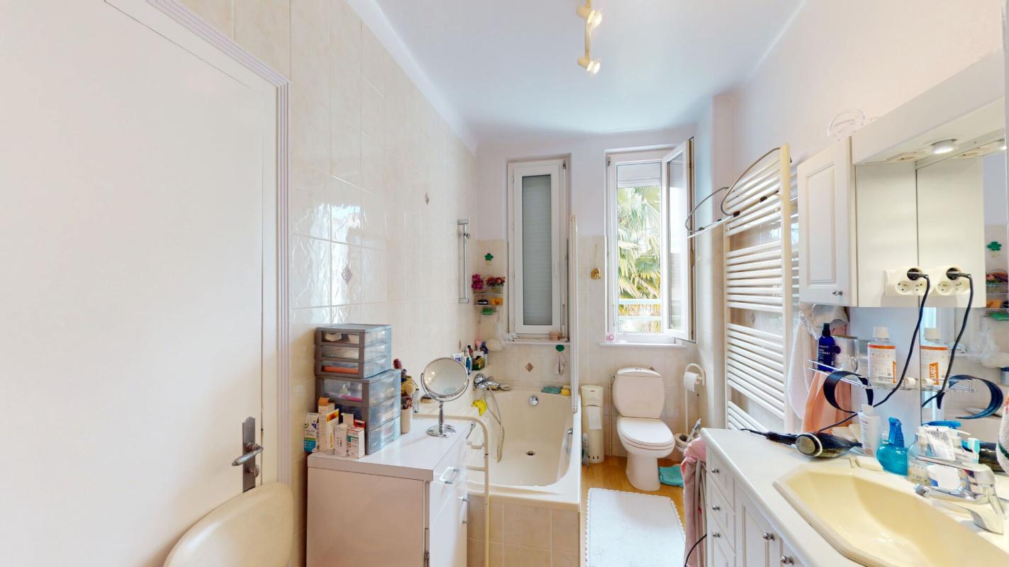 FOECY Maison Foecy  : 140 m² - 6 pièces - 4 chambres - 12