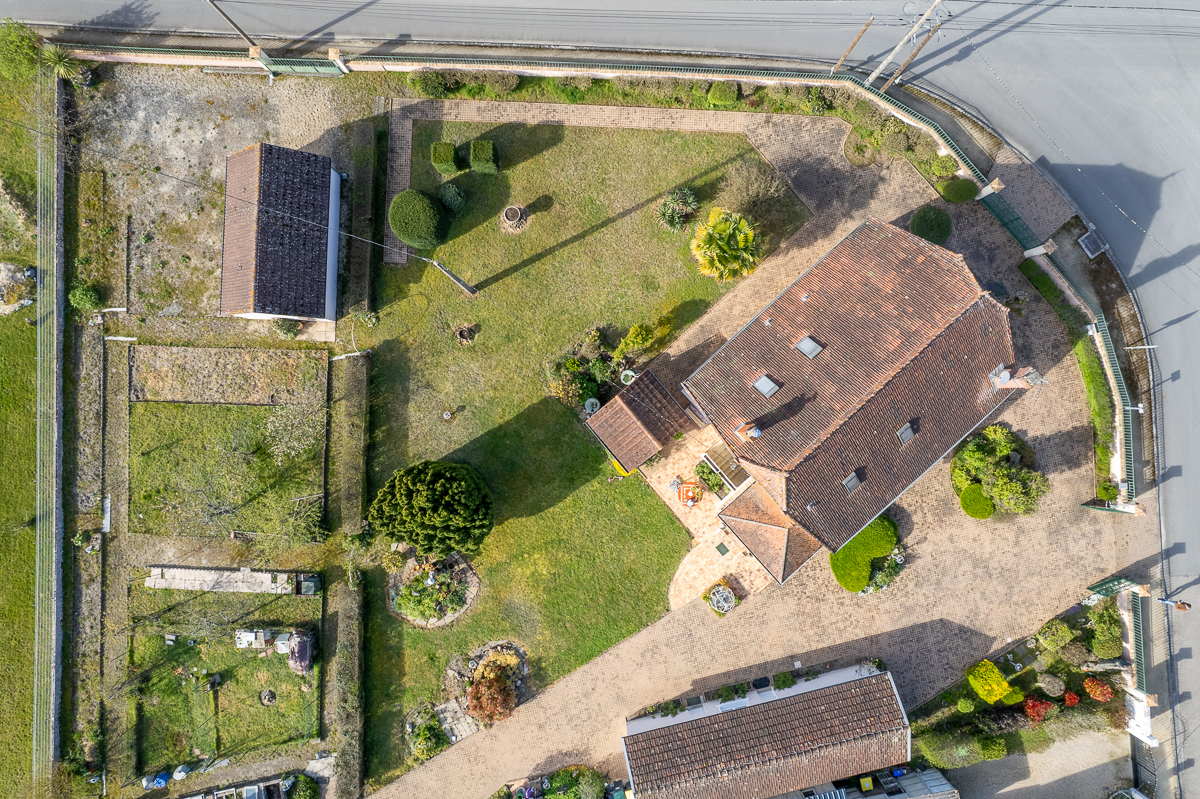 FOECY Maison Foecy  : 140 m² - 6 pièces - 4 chambres - 13