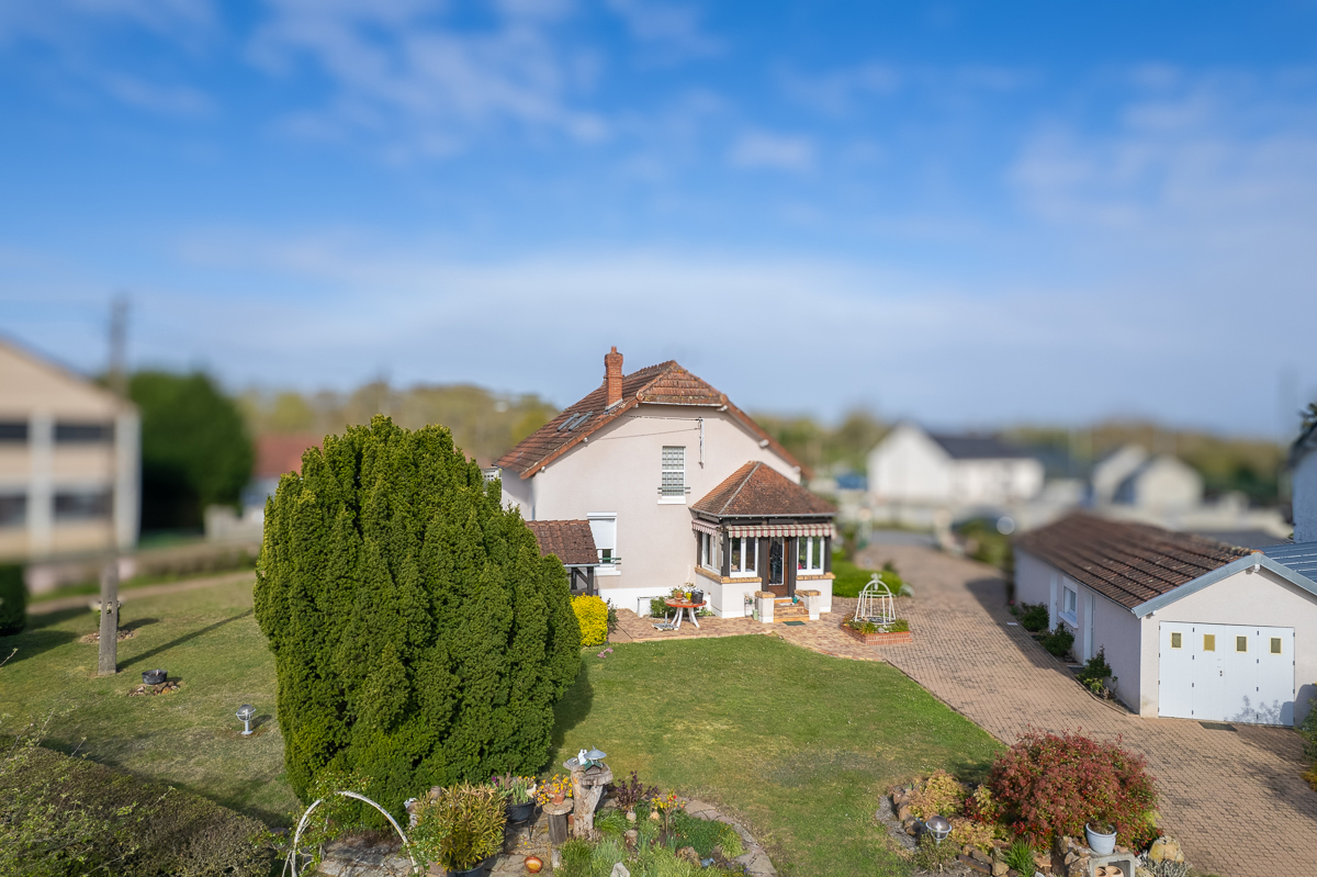 FOECY Maison Foecy  : 140 m² - 6 pièces - 4 chambres - 15