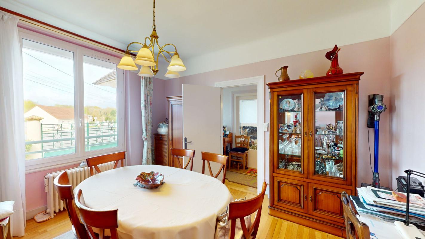 FOECY Maison Foecy  : 140 m² - 6 pièces - 4 chambres - 5