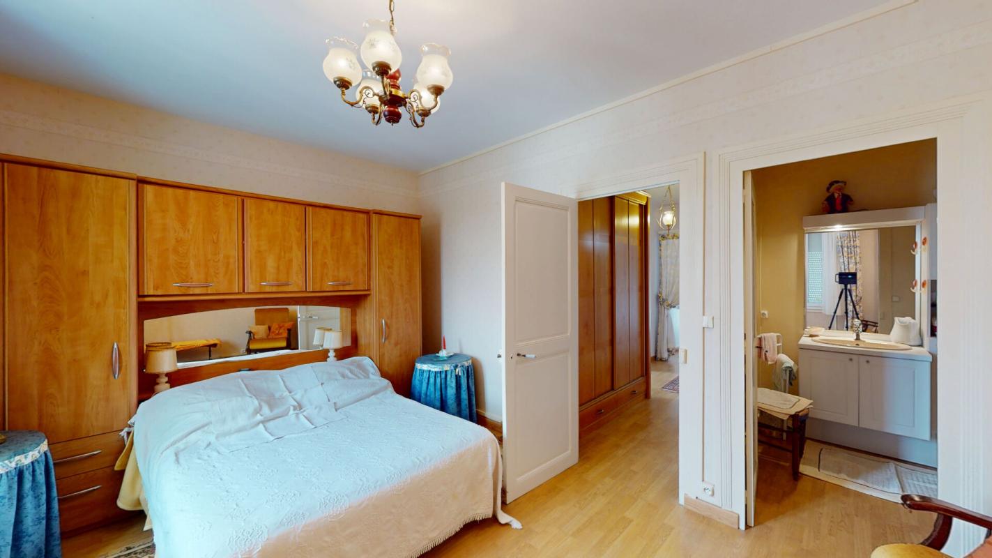 FOECY Maison Foecy  : 140 m² - 6 pièces - 4 chambres - 8