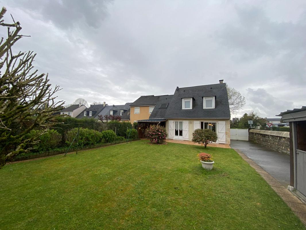 OLORON-SAINTE-MARIE Charmante maison familiale T4 avec jardin et garage  Quartier calme et recherché dans  Oloron-Sainte-Marie 1