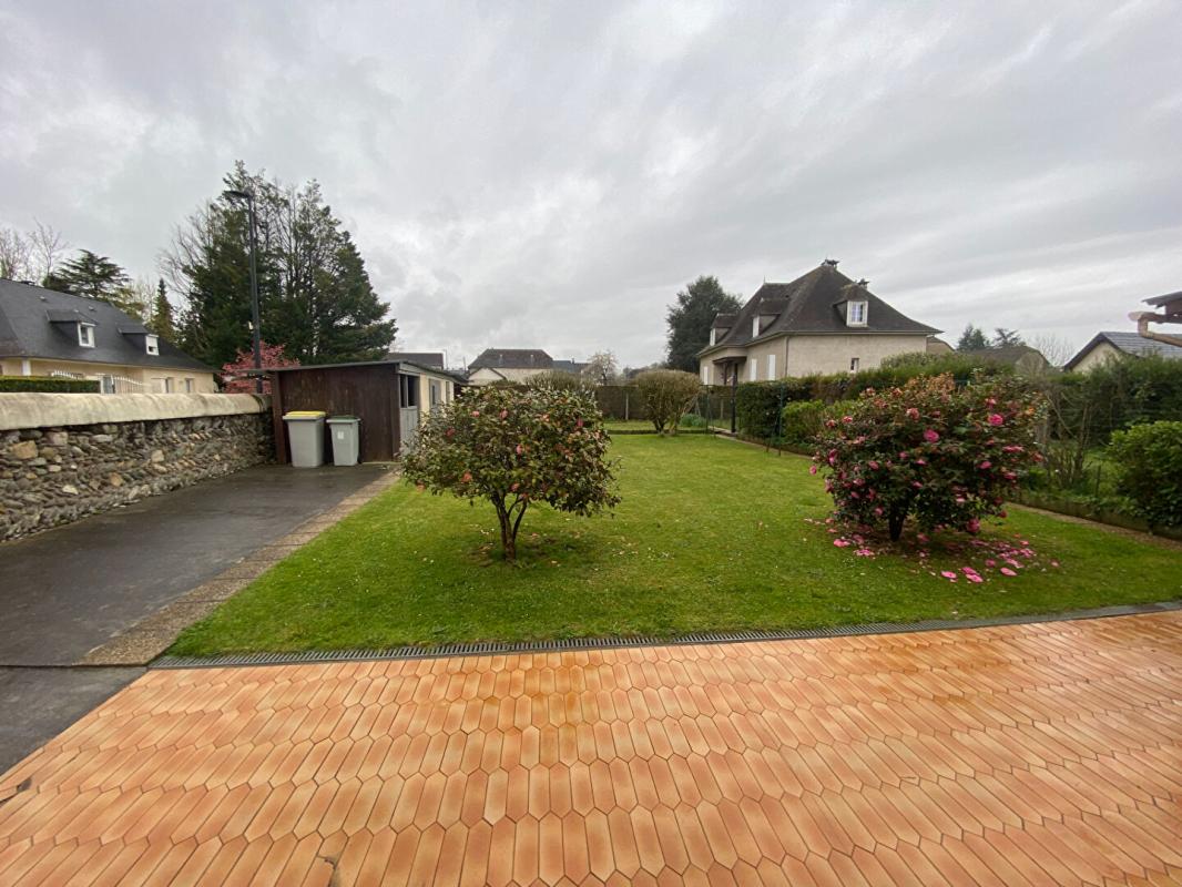 OLORON-SAINTE-MARIE Charmante maison familiale T4 avec jardin et garage  Quartier calme et recherché dans  Oloron-Sainte-Marie 10