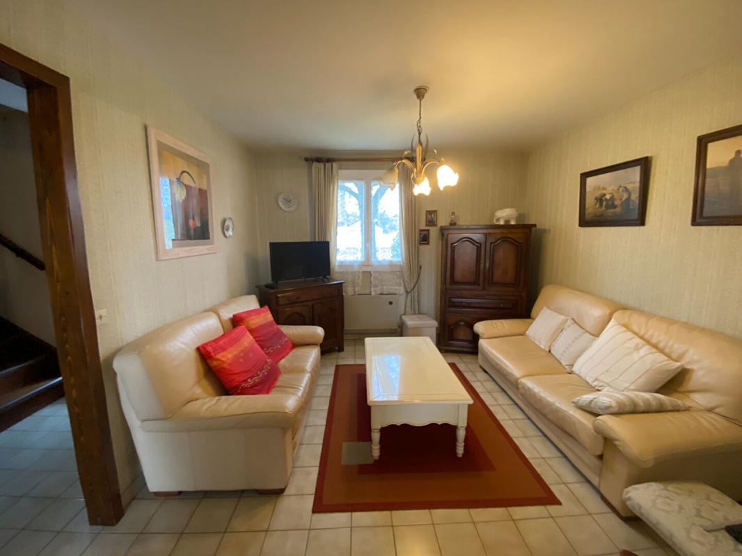 OLORON-SAINTE-MARIE Charmante maison familiale T4 avec jardin et garage  Quartier calme et recherché dans  Oloron-Sainte-Marie 2