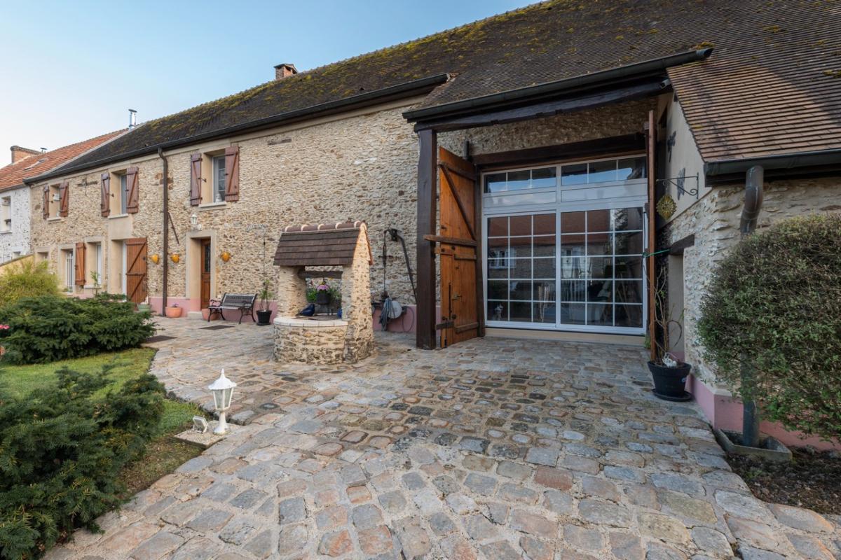 COULOMMIERS Longère de prestige au charme intemporel 350m2 habitable 16