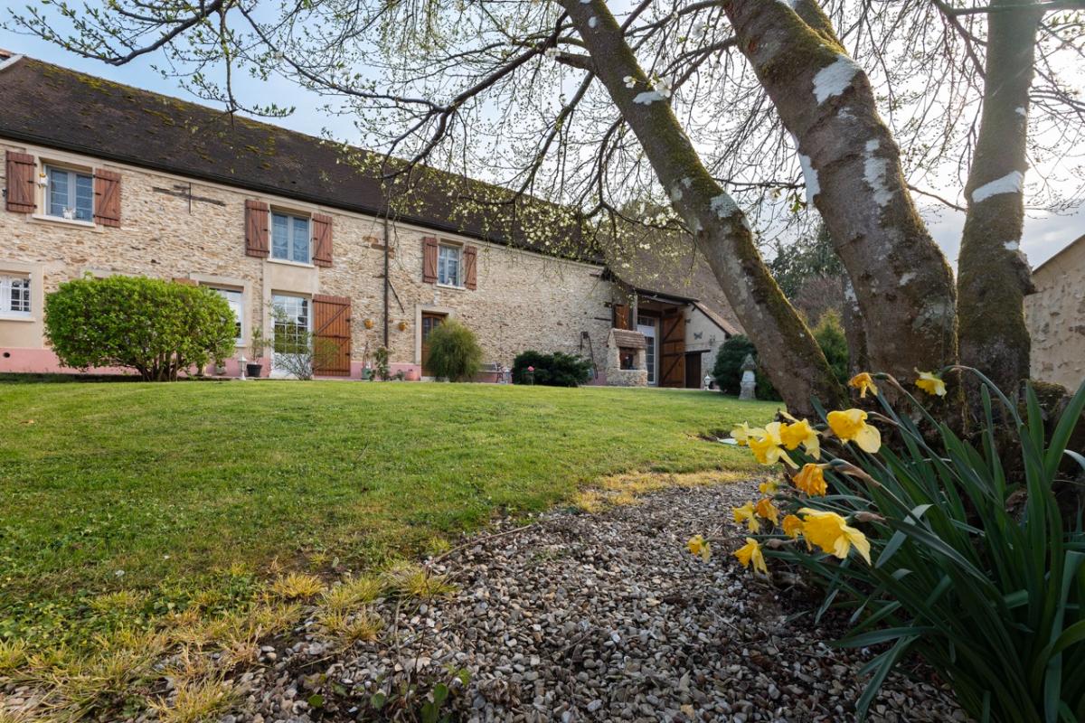 COULOMMIERS Longère de prestige au charme intemporel 350m2 habitable 17