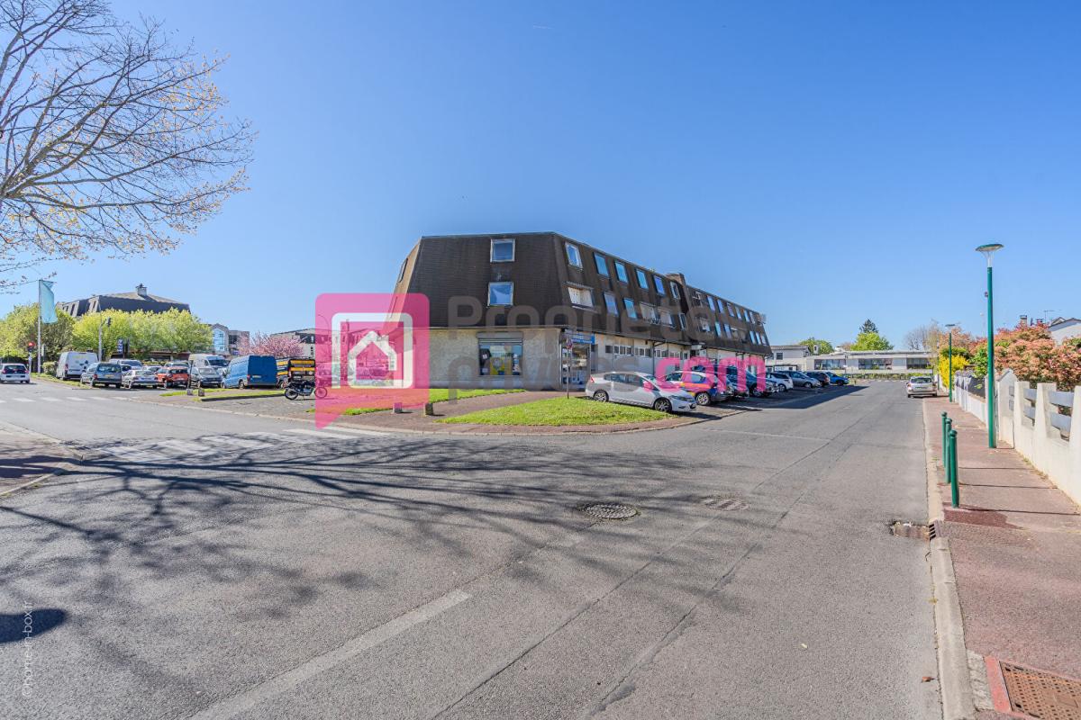 NOISEAU Grand Appartement  1 pièce(s)-44m + Parking 8