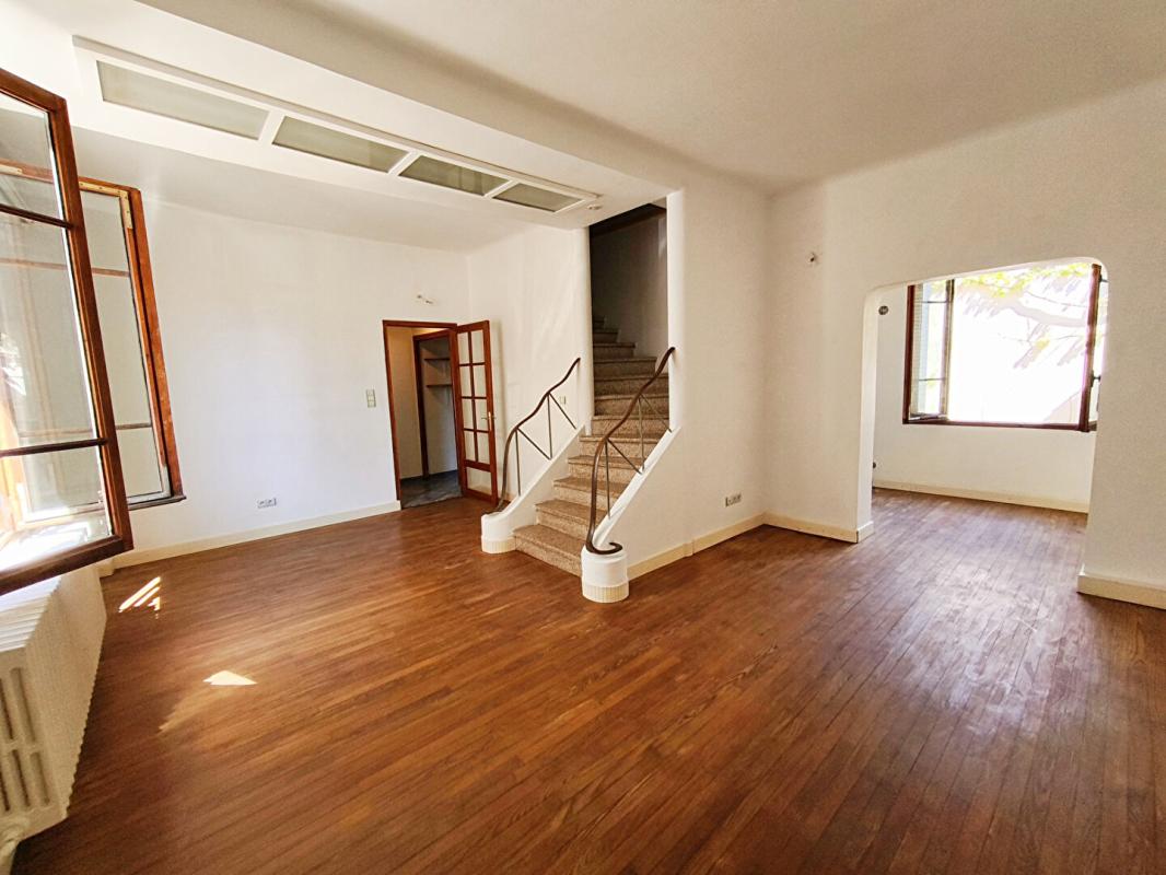 AVIGNON AVIGNON EXTRA MUROS : MAISON DE VILLE AVEC COUR 1