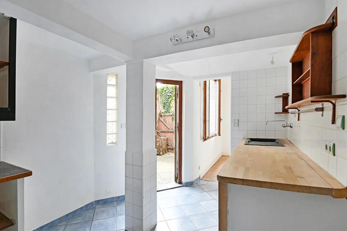 AVIGNON AVIGNON EXTRA MUROS : MAISON DE VILLE AVEC COUR 4