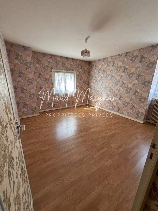 SEGRE Charmante maison individuelle à rénover , quartier prisé 11