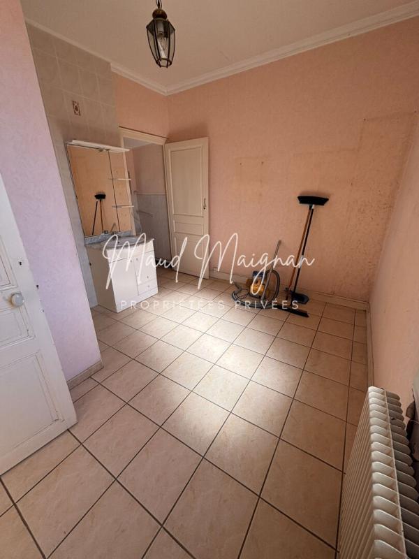 SEGRE Charmante maison individuelle à rénover , quartier prisé 7