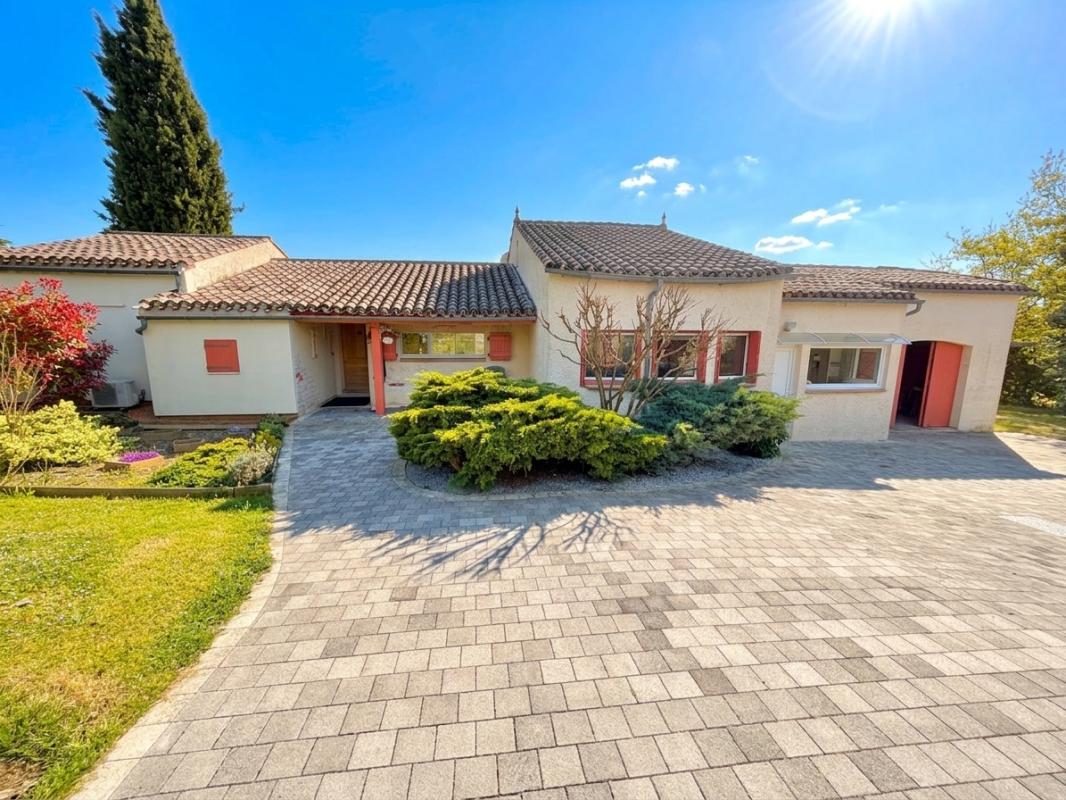 CAHORS Pradines (46090), maison 5 chambres 210 m2 sur 5000 m² de terrain avec piscine 1