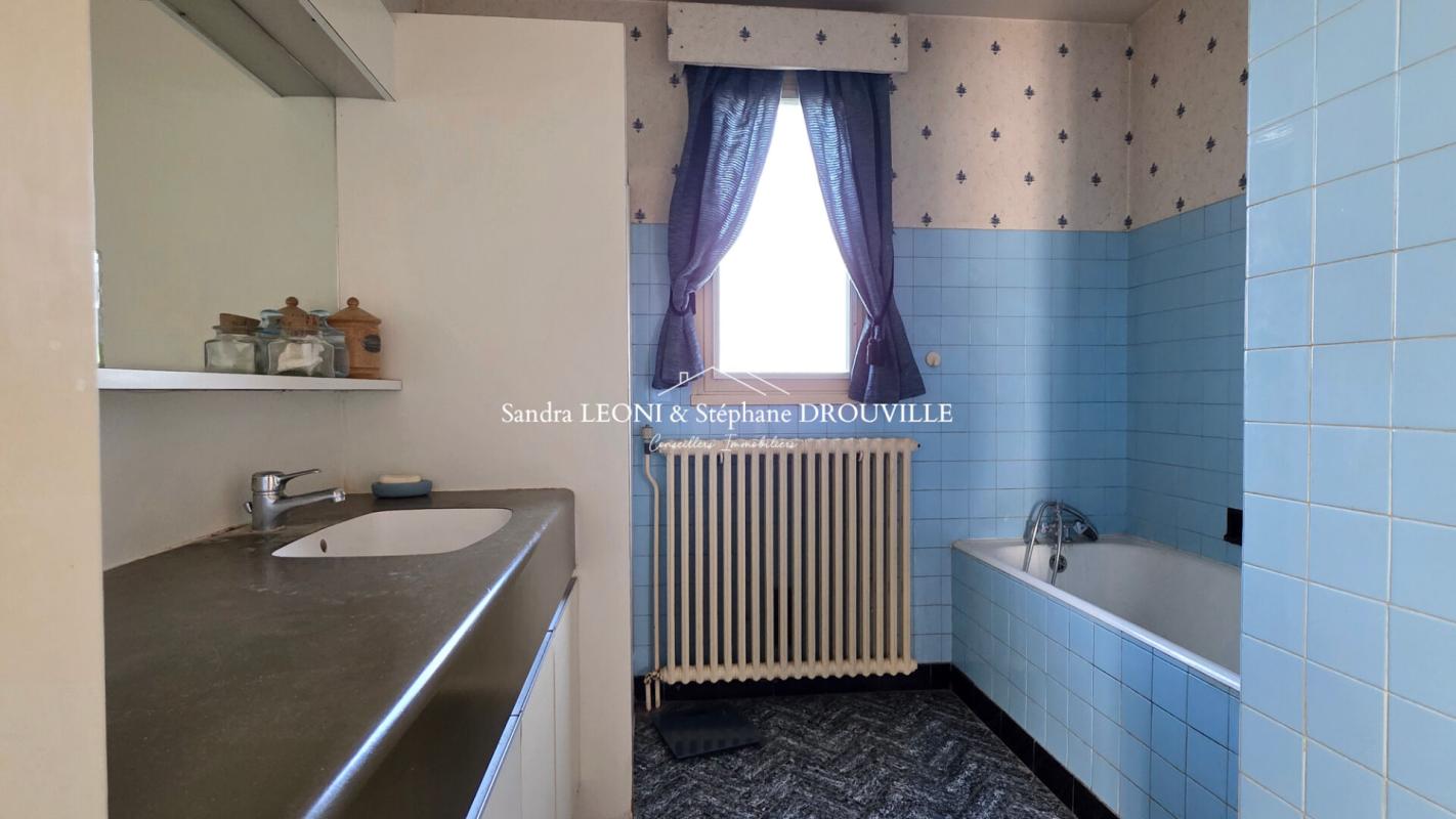 JOUY JOUY MAISON  de 115 m², 4 CHAMBRES 10