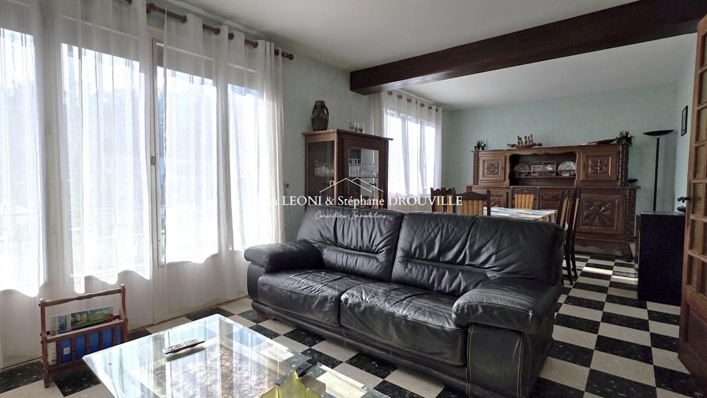 JOUY JOUY MAISON  de 115 m², 4 CHAMBRES 2