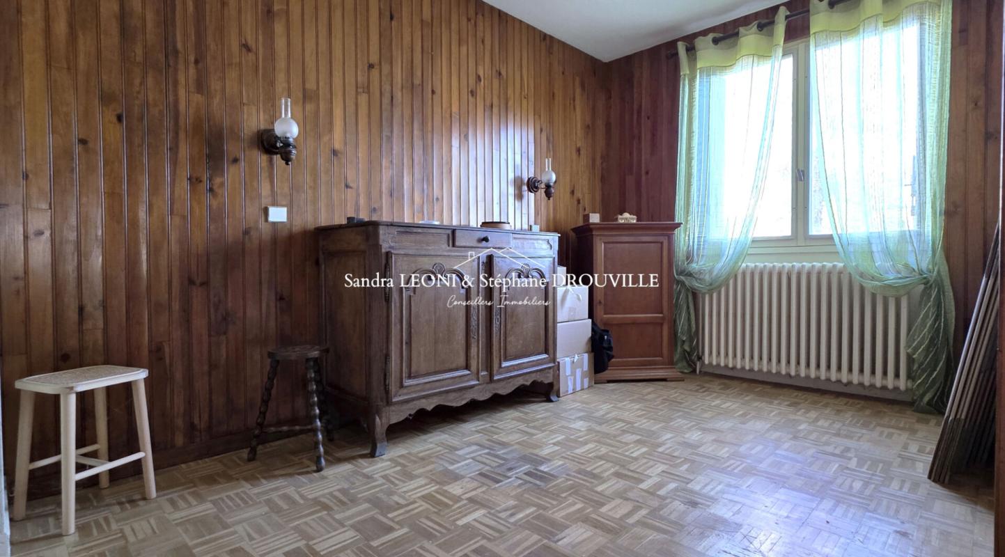 JOUY JOUY MAISON  de 115 m², 4 CHAMBRES 7